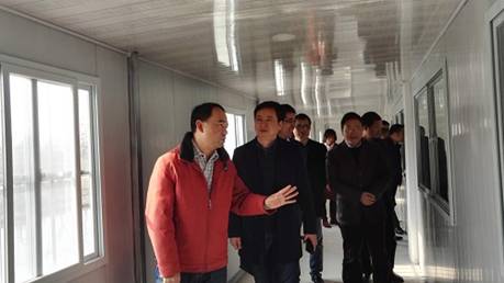 参观实验猪场基地.jpg